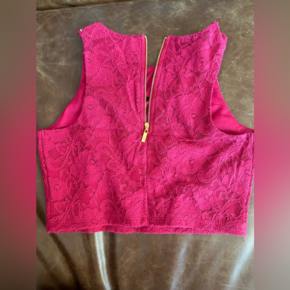 Guess lace crop top - size medium magenta color - Picture 5 of 7